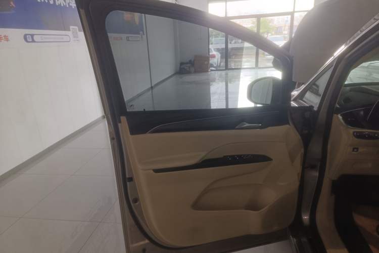 Used Buick GL8 2023 ES Lu Zun Deluxe Model Left Front Door Interior