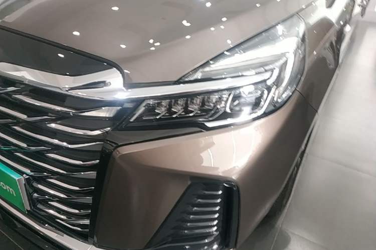 Used Buick GL8 2023 Facelifted Land Cruiser Executive Luxury Version Left Front Headlight