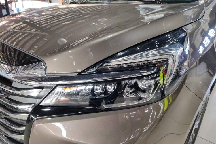 Used Buick GL8 2023 Facelifted Land Cruiser Executive Luxury Version Left Front Headlight