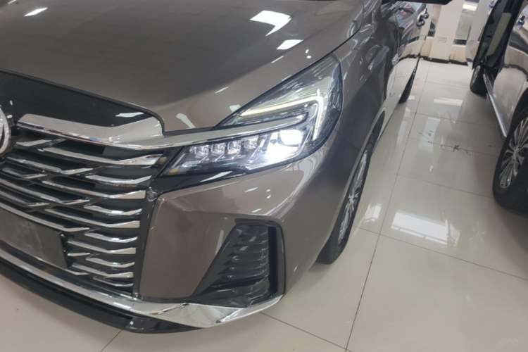 Used Buick GL8 2023 Facelifted Land Cruiser Executive Luxury Version Left Front Headlight