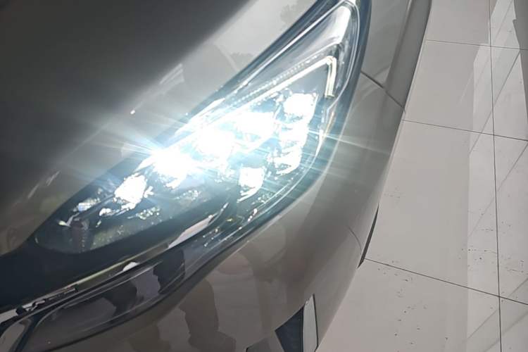 Used Buick GL8 2023 ES Lu Zun Comfort Model Left Front Headlight