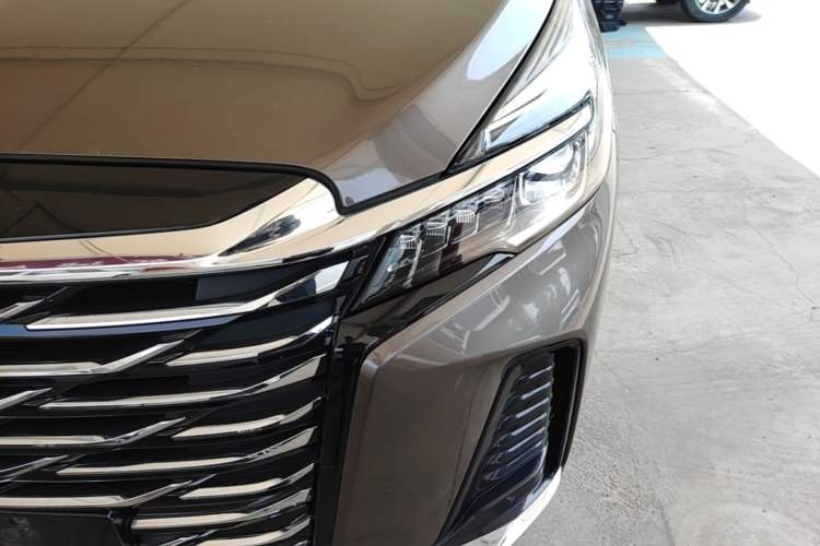 Used Buick GL8 2023 Facelifted Land Cruiser Executive Luxury Version Left Front Headlight