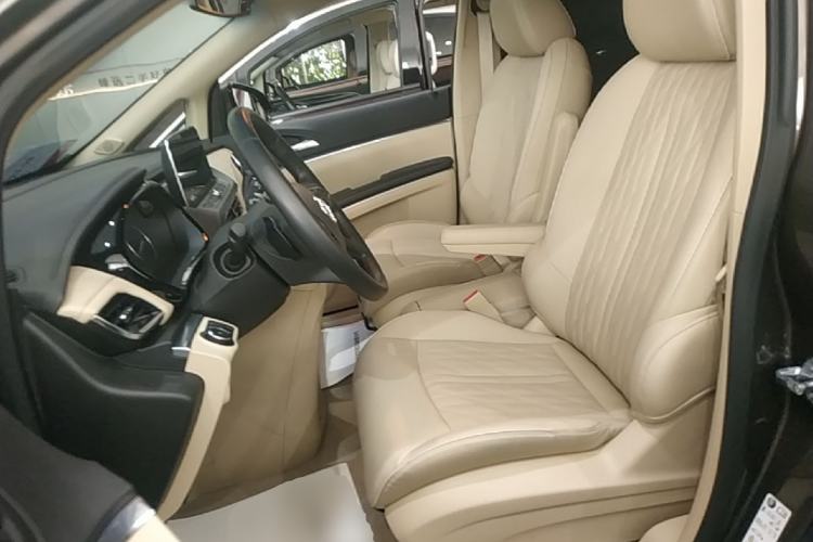 Used Buick GL8 2023 Facelifted Land Cruiser Executive Luxury Version Left Front Seat