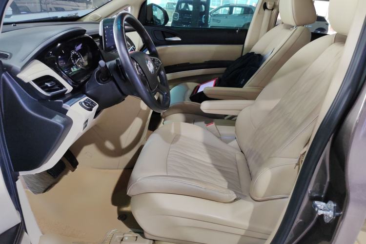 Used Buick GL8 2023 Facelifted Land Cruiser Executive Luxury Version Left Front Seat