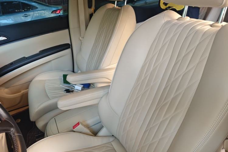 Used Buick GL8 2023 Facelifted Land Cruiser Executive Luxury Version Left Front Seat