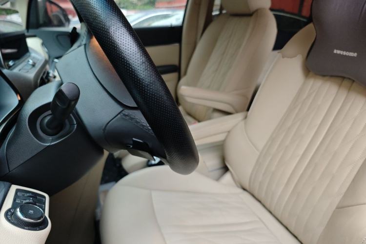 Used Buick GL8 2023 Facelifted Land Cruiser Executive Luxury Version Left Front Seat