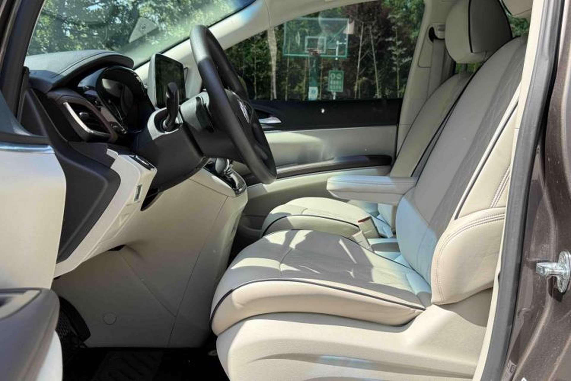 Used Buick GL8 2023 Land Executive Class Comfort Model Left Front Seat