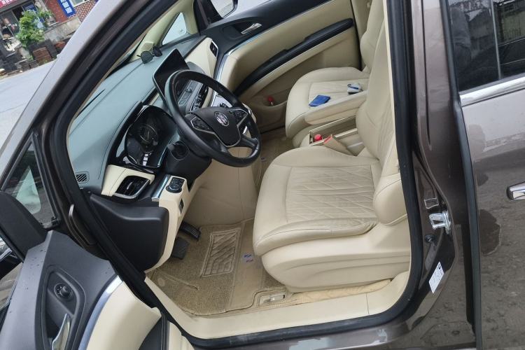Used Buick GL8 2023 Facelifted Land Cruiser Executive Luxury Version Left Front Seat