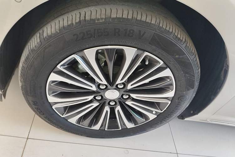 Used Buick GL8 2023 ES Lu Zun Luxury Model Left Front Wheel Hub