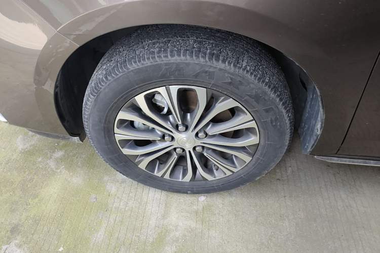 Used Buick GL8 2023 Land Executive Class Smart Enjoyment Model Left Front Wheel Hub