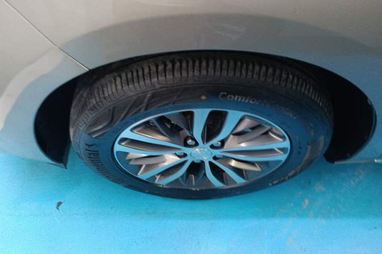 Used Buick GL8 2023 ES Lu Zun Comfort Model Left Front Wheel Hub