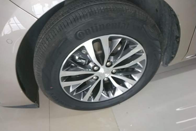 Used Buick GL8 2023 ES Lu Zun Deluxe Model Left Front Wheel Hub