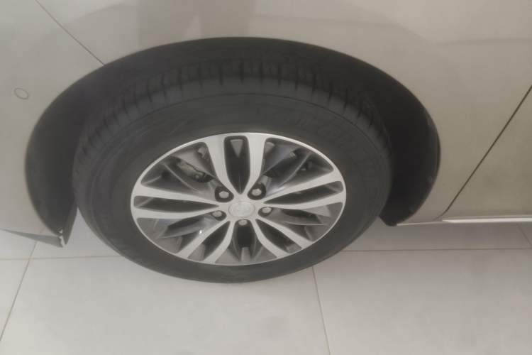 Used Buick GL8 2023 ES Lu Zun Deluxe Model Left Front Wheel Hub