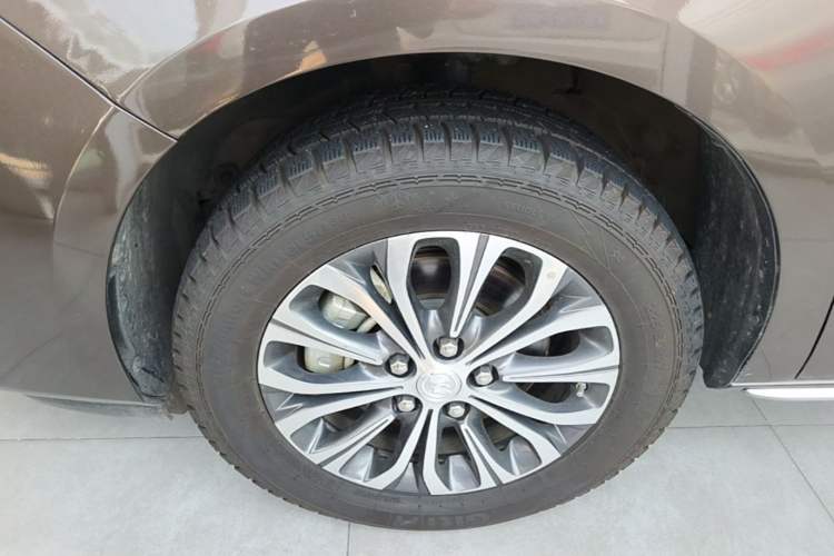 Used Buick GL8 2023 Land Executive Class Comfort Model Left Front Wheel Hub