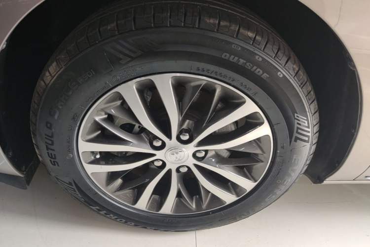 Used Buick GL8 2023 ES Lu Zun Comfort Model Left Front Wheel Hub