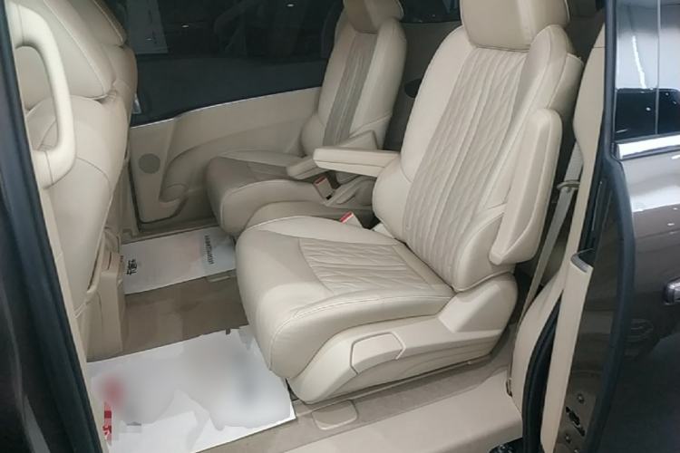 Used Buick GL8 2023 Facelifted Land Cruiser Executive Luxury Version Left Rear Seat