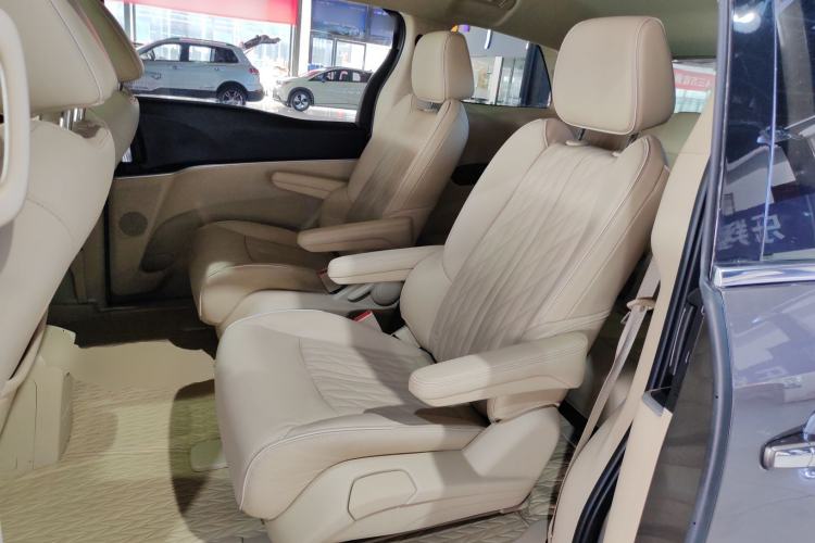 Used Buick GL8 2023 Facelifted Land Cruiser Executive Luxury Version Left Rear Seat