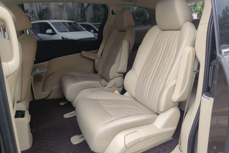 Used Buick GL8 2023 Land Executive Class Deluxe Model Left Rear Seat