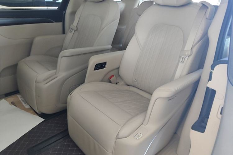 Used Buick GL8 2023 ES Lu Zun Luxury Model Left Rear Seat