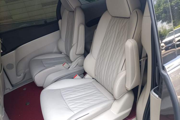 Used Buick GL8 2023 Land Executive Class 652T Luxury Model Left Rear Seat
