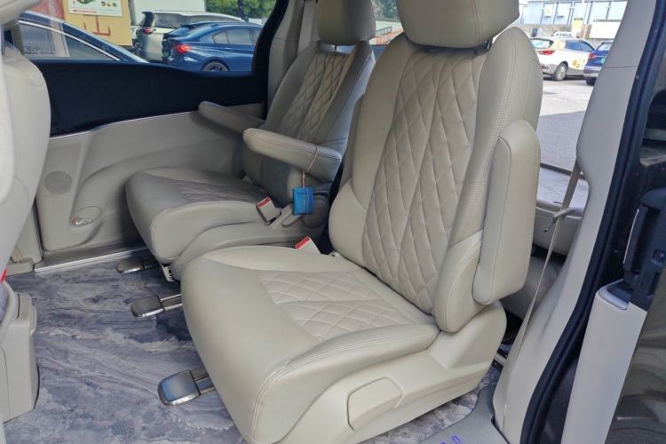 Used Buick GL8 2023 Land Executive Class Smart Enjoyment Model Left Rear Seat