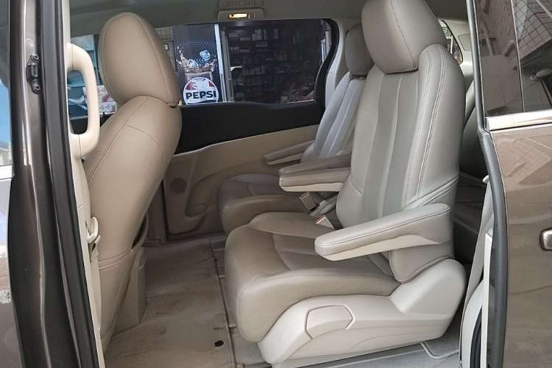 Used Buick GL8 2023 Land Executive Class Comfort Model Left Rear Seat