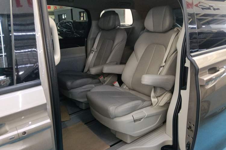 Used Buick GL8 2023 ES Lu Zun Comfort Model Left Rear Seat