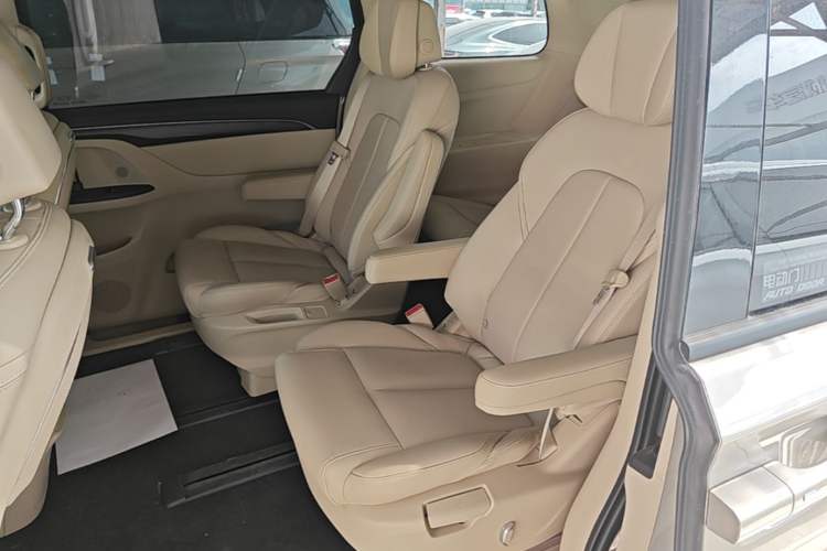 Used Buick GL8 2023 ES Lu Zun Deluxe Model Left Rear Seat
