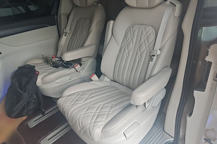 Used Buick GL8 2023 ES Lu Zun Comfort Model Left Rear Seat