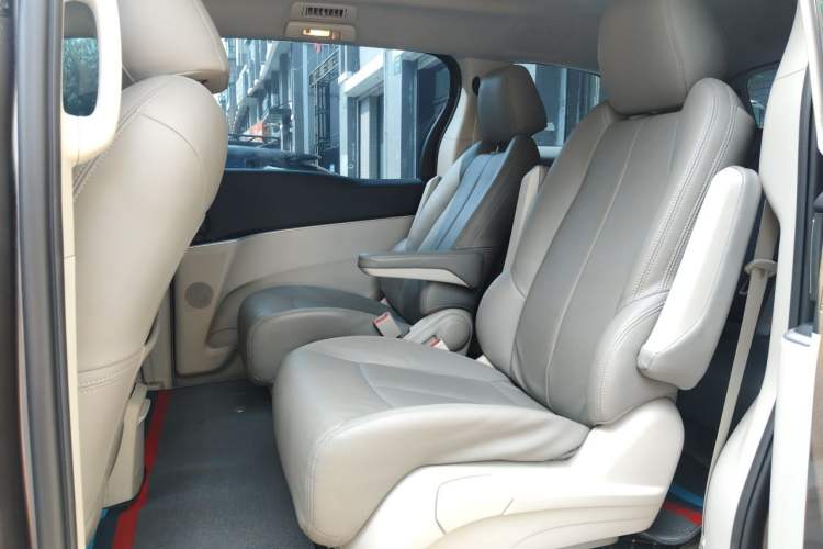 Used Buick GL8 2023 Land Executive Class Comfort Model Left Rear Seat