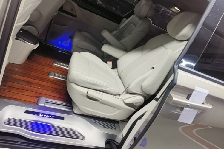 Used Buick GL8 2023 ES Lu Zun Comfort Model Left Rear Seat