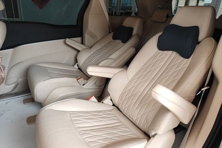 Used Buick GL8 2023 Facelifted Land Cruiser Executive Luxury Version Left Rear Seat