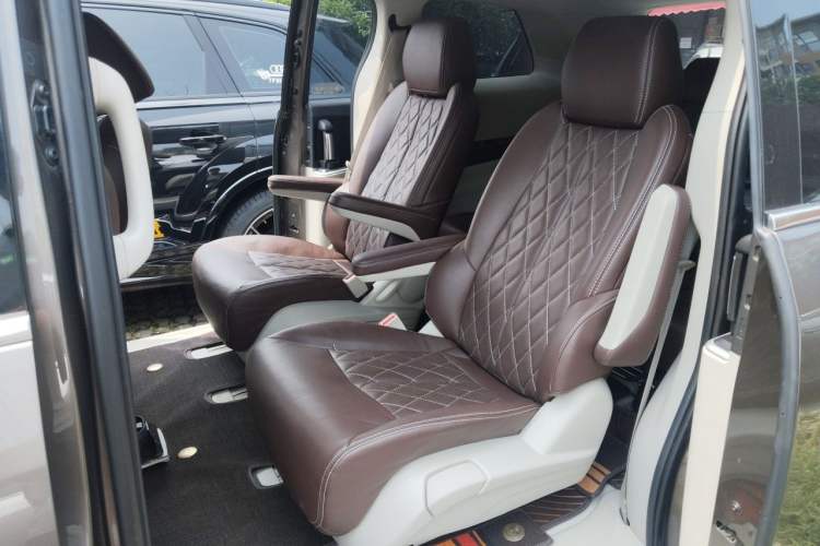 Used Buick GL8 2023 Land Executive Class Smart Enjoyment Model Left Rear Seat