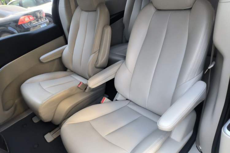 Used Buick GL8 2023 Land Executive Class Comfort Model Left Rear Seat