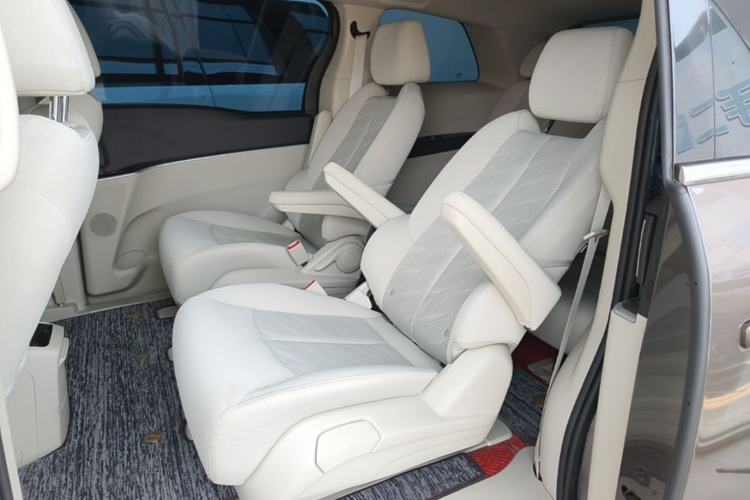 Used Buick GL8 2023 Land Executive Class Comfort Model Left Rear Seat