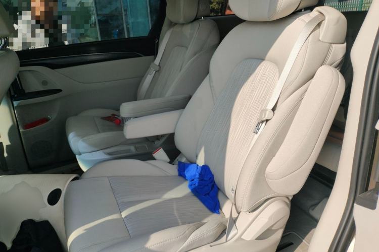 Used Buick GL8 2023 ES Lu Zun Comfort Model Left Rear Seat