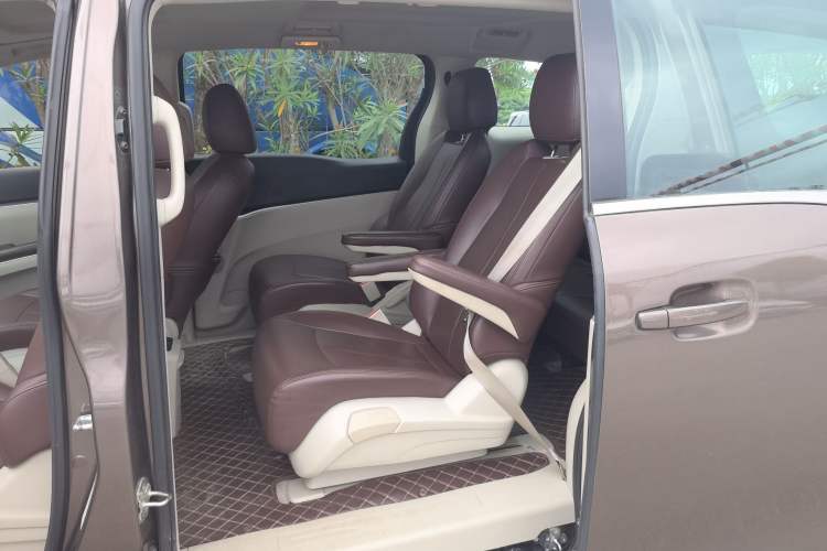 Used Buick GL8 2023 Land Executive Class Comfort Model Left Rear Seat