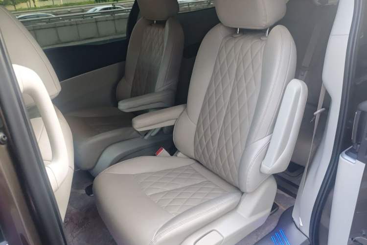 Used Buick GL8 2023 Land Executive Class Comfort Model Left Rear Seat