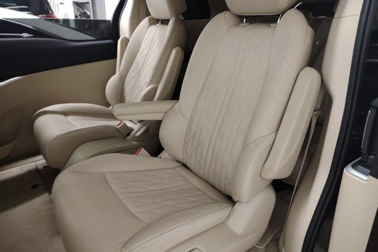 Used Buick GL8 2023 Land Executive Class 652T Luxury Model Left Rear Seat