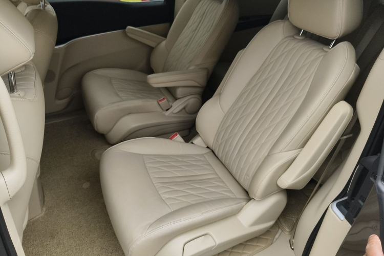 Used Buick GL8 2023 Facelifted Land Cruiser Executive Luxury Version Left Rear Seat