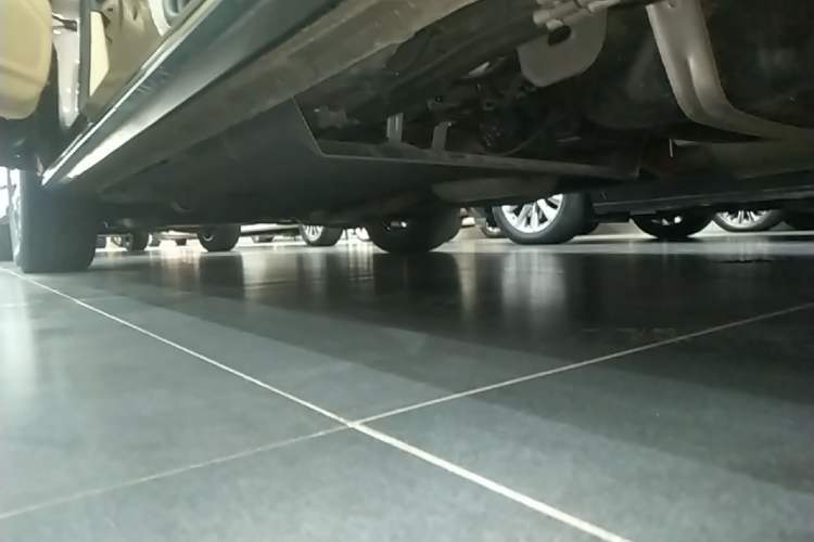 Used Buick GL8 2023 Facelifted Land Cruiser Executive Luxury Version Left Side Sill