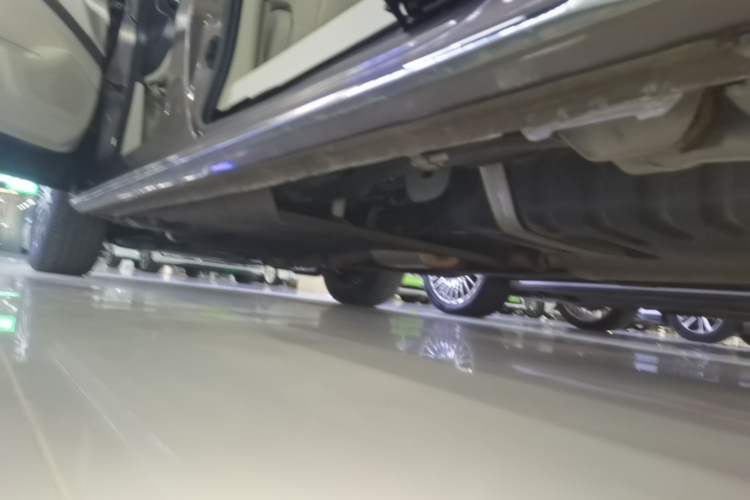 Used Buick GL8 2023 Land Executive Class 652T Luxury Model Left Side Sill