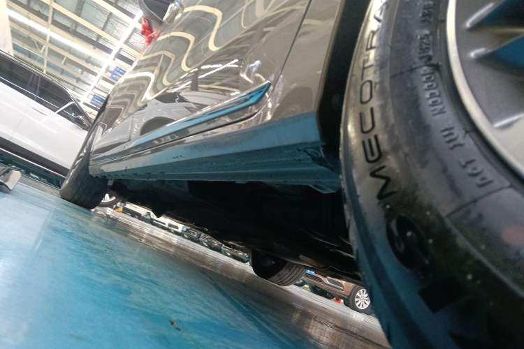 Used Buick GL8 2023 ES Lu Zun Comfort Model Left Side Sill