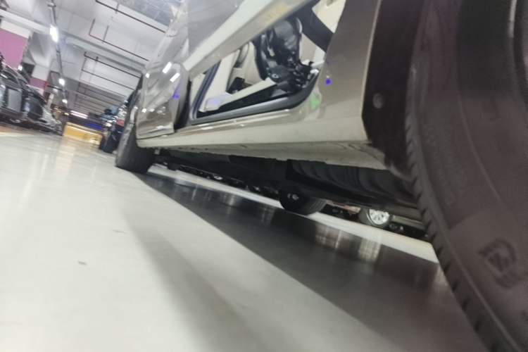 Used Buick GL8 2023 ES Lu Zun Comfort Model Left Side Sill