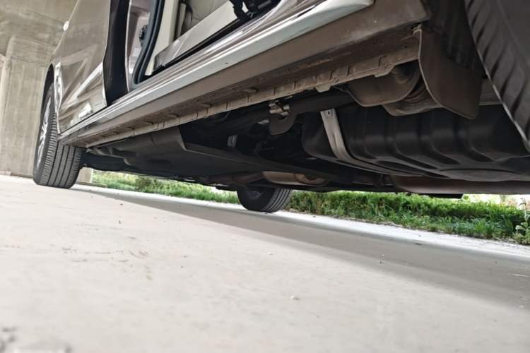 Used Buick GL8 2023 Land Executive Class Comfort Model Left Side Sill