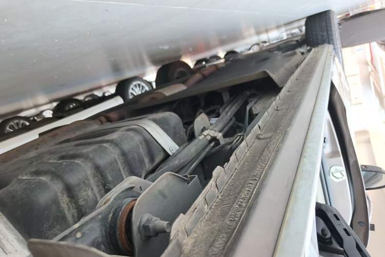 Used Buick GL8 2023 Land Executive Class Comfort Model Left Side Sill
