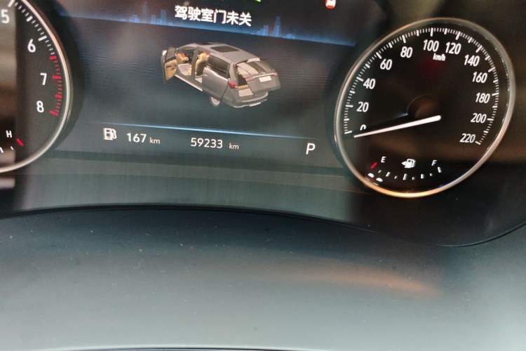 Used Buick GL8 2023 Facelifted Land Cruiser Executive Luxury Version Odometer Close Up