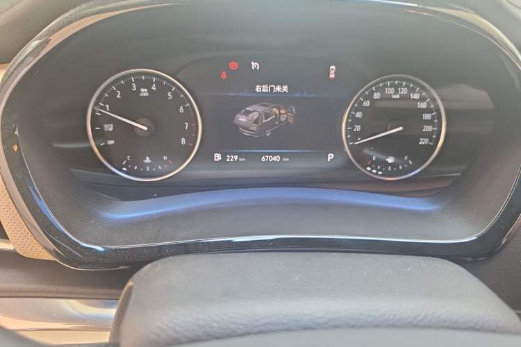 Used Buick GL8 2023 Land Executive Class 652T Luxury Model Odometer Close Up
