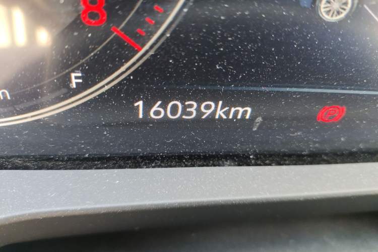 Used Buick GL8 2023 ES Lu Zun Comfort Model Odometer Close Up