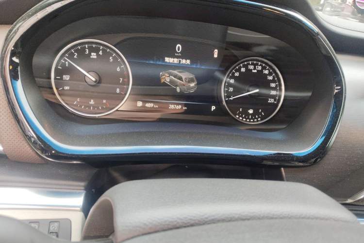 Used Buick GL8 2023 Land Executive Class Smart Enjoyment Model Odometer Close Up